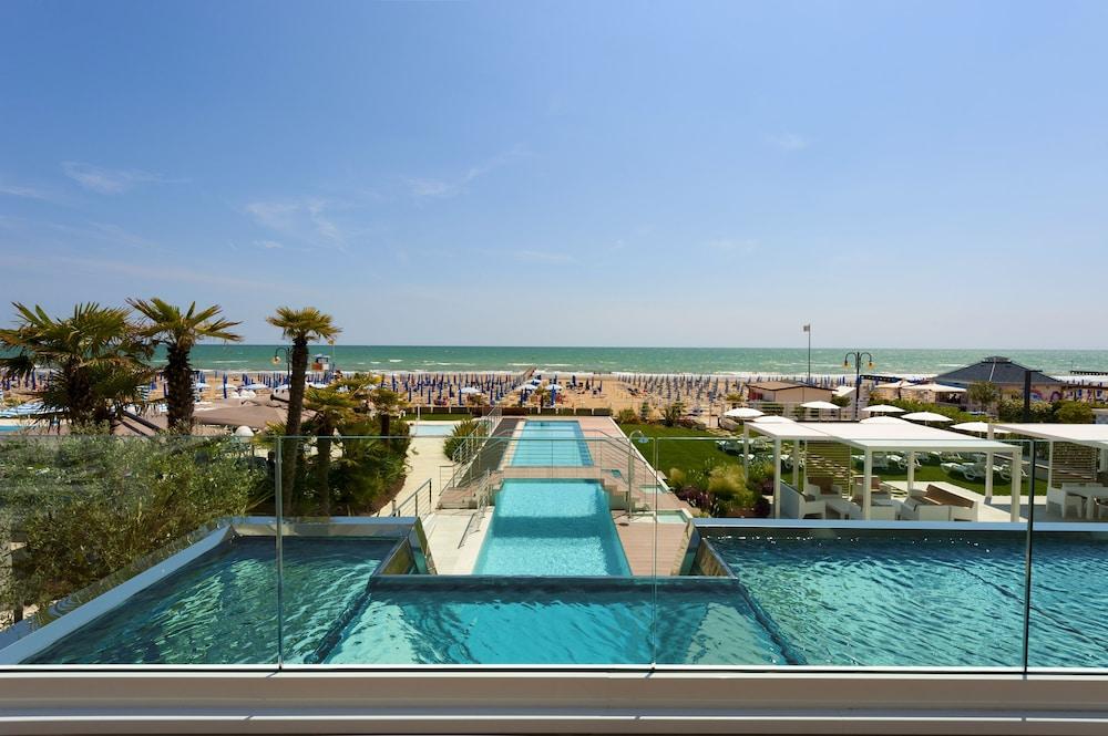 Hotel Le Soleil Лідо-ді-Єзоло Екстер'єр фото