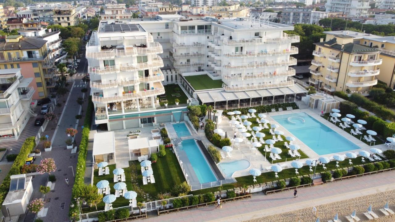Hotel Le Soleil Лідо-ді-Єзоло Екстер'єр фото