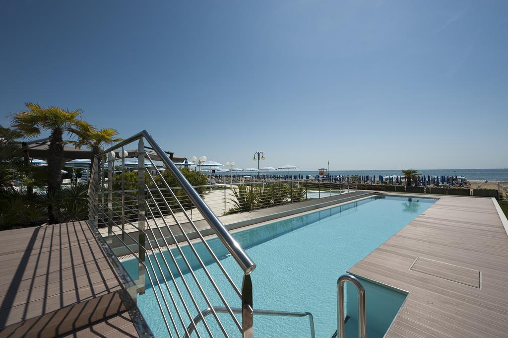 Hotel Le Soleil Лідо-ді-Єзоло Екстер'єр фото