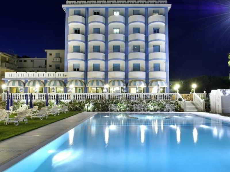 Hotel Le Soleil Лідо-ді-Єзоло Екстер'єр фото